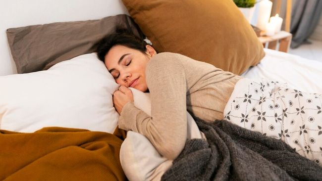 Posisi Tidur Bisa Menunjukkan Kepribadian Seseorang Lho! Kamu yang Mana?
