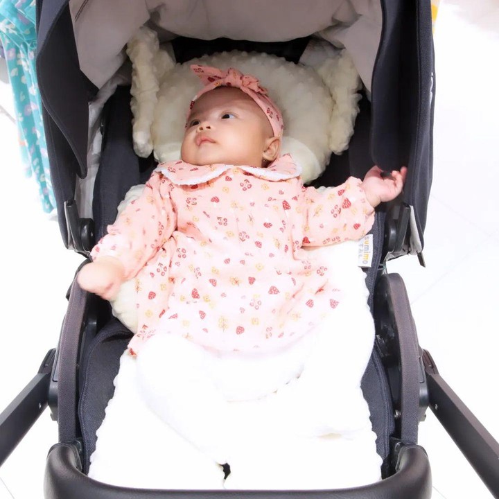 <p>Banyak netizen yang memuji kekompakan Kiki dan suami dalam mengasuh anak, Bunda. Tidak sedikit pula yang mendoakan agar ketiganya selalu diberi kebahagiaan. (Foto: Instagram: @kikiamaliaworld)</p>
