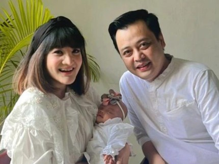 7 Potret Kiki Amalia Bareng Sang Putri yang Menggemaskan di Usia 6 Bulan