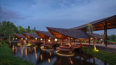 Sensasi Menikmati Makanan Khas Nusantara Pinggir Telaga di Pulau Dewata