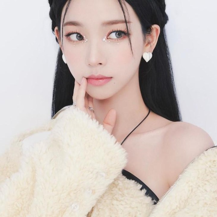 <p>Terinspirasi dari seniornya yakni Girl's Generation, Karina aespa sudah menekuni hobi menarinya sejak SMP dan muncul sebagai <em>dancer</em> di MV <em>Want</em> Taemin Shinee pada 2019. (Foto: Instagram @smtown)</p>