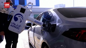 VIDEO: Lengan-lengan Robot 'Petugas' Isi Bensin di UEA