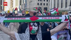 VIDEO: Kecam Serangan di Rafah, Ratusan Orang Unjuk Rasa di Chicago