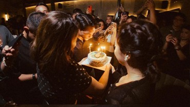 Punya Panggilan Khusus, 7 Potret Afgan Dapat Kejutan Ultah ke-35 dari Rossa