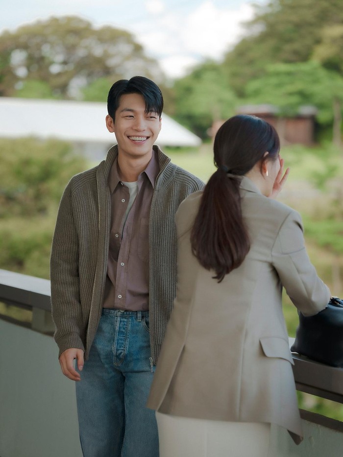 Aktor Korea Wi Ha Joon kembali menyapa fans dengan proyek serial drama terbarunya, yakni The Midnight Romance in Hagwon (2024)./ Foto: tvN