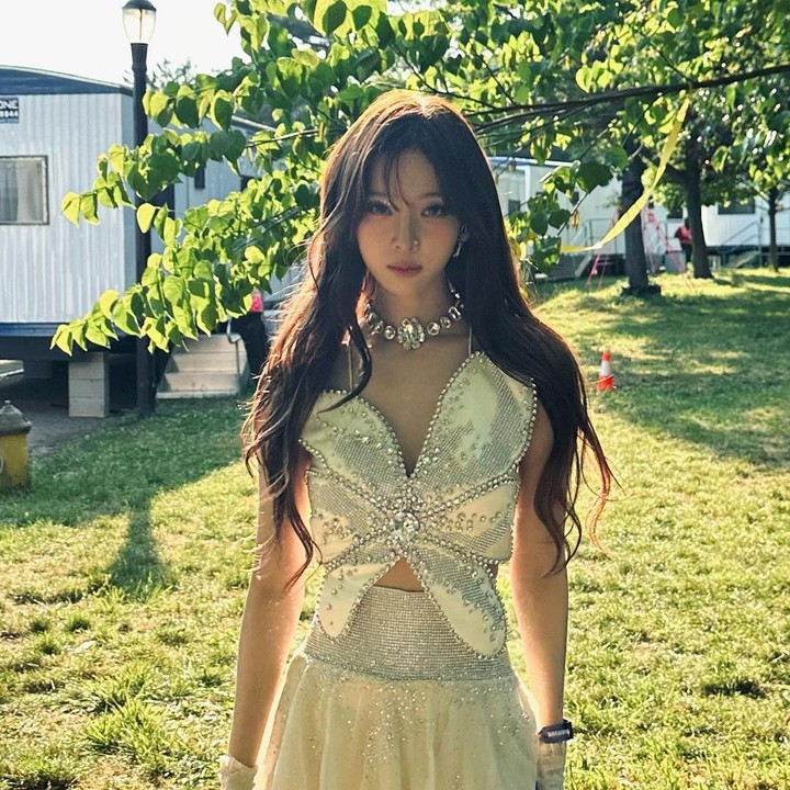 <p>Winter memulai kariernya sebagai anggota grup aespa di tahun 2021 lalu, Bun. Di bawah naungan SM Entertainment, grup ini memberikan kesan yang memikat hati publik. Bahkan, aespa juga berkesempatan tampil di panggung Coachella. (Foto: Instagram @imwinter)</p>