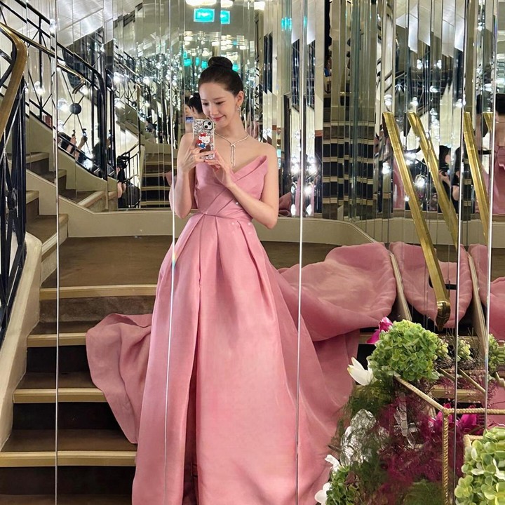 <p>Tak hanya aktif di layar kaca, bintang drakor<em> Big Mouth</em> ini juga rutin menghadiri acara <em>fashion.</em> Penampilannya yang cantik dan modis membuat Yoona banyak dilirik oleh berbagai brand mode dan kecantikan. (Foto: Instagram @yoona__lim)</p>