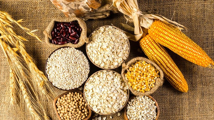Cereal grains and seeds,beans on sackcloth, agriculture products .job's tears ,corns ,soybeans ,oat flakes ,barley flakes ,pearls barley ,red beans ,