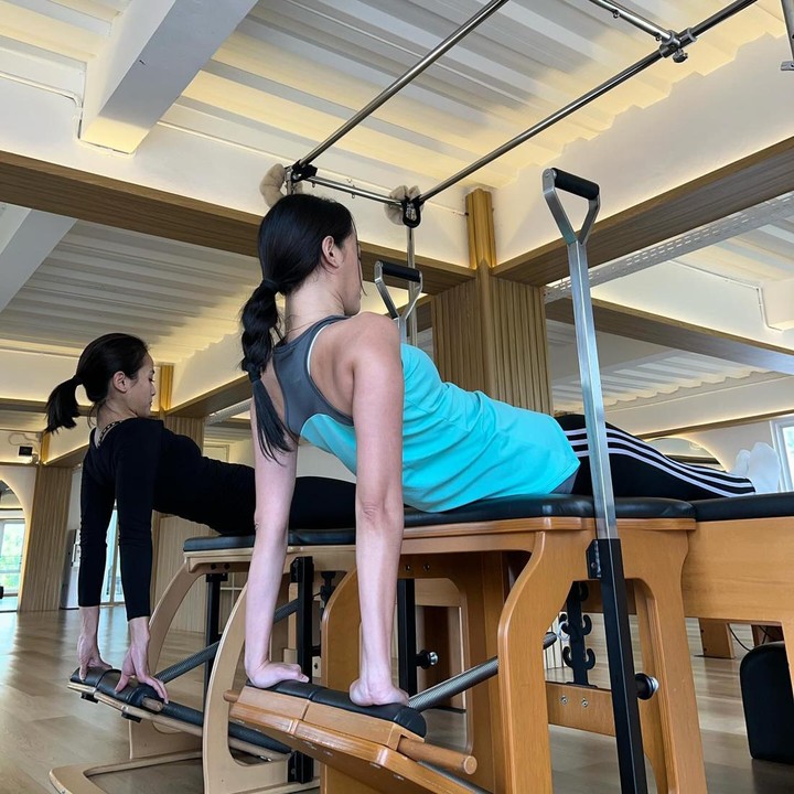 <p>Belum lama ini, ia juga menggeluti olahraga baru. Acha Septriasa mencoba pilates reformer, variasi dari pilates matras yang menggunakan mesin bernama reformer. (Foto: Instagram @septriasaacha)</p>