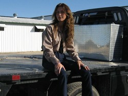 Curhatan Depresi Bella Hadid, Sering Menangis Sebelum Memulai Hari