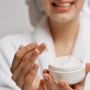 8 Cara Merawat Kulit Agar Tetap Sehat dan Lembap Saat Musim Kemarau, Wajib Pakai Sunscreen!