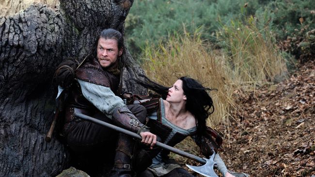 Jadwal Bioskop Trans TV hari ini (1 Juni) Snow White and the Huntsman. Berikut sinopsis Snow White and the Huntsman.