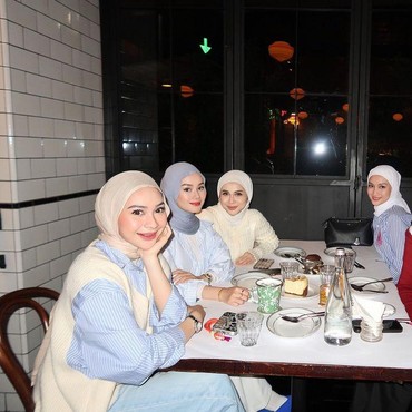 Se-Circle dengan Lesti Kejora, 7 Potret Gaya Ira Nandha Gabung Geng Mamayu Disorot