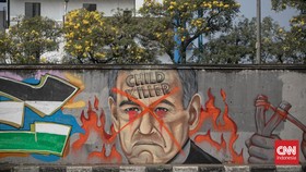 FOTO: Grafiti Seruan Dukung Rafah dari Seniman Indonesia