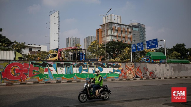 FOTO: Grafiti Seruan Dukung Rafah dari Seniman Indonesia