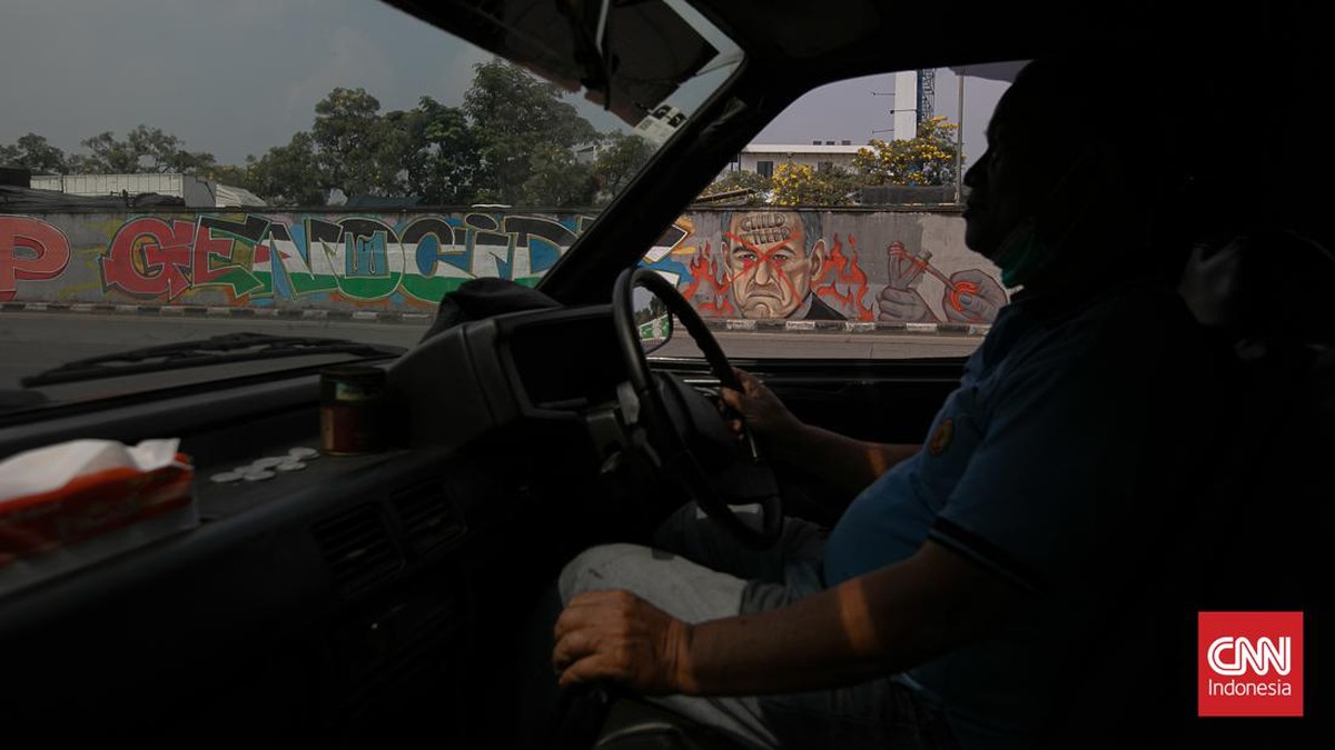 FOTO: Grafiti Seruan Dukung Rafah dari Seniman Indonesia