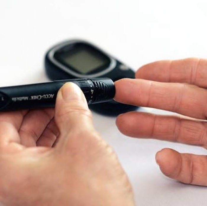 Membicarakan kondisi kesehatan dengan teman atau keluarga yang terpercaya bisa menjadi hal yang umum.

Namun, saat berada di depan umum atau orang-orang yang tidak dipercaya, orang-orang berkelas tidak akan membahas kondisi kesehatan mereka secara detail.