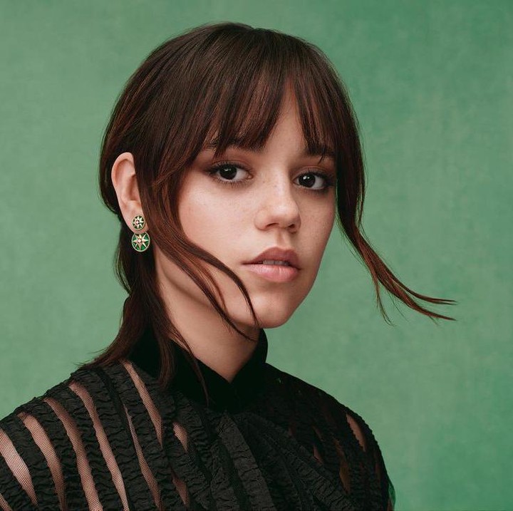 <p>Pemeran utama serial <em>Wednesday,</em> Jenna Ortega, terlihat mengunggah potret yang menampilkan anak-anak Palestina bersama keluarga mereka. "Massa berdebat mengenai gencatan senjata sementara ribuan anak-anak terus dibantai. Dimana kemanusiaan," tulis Jenna, dikutip dari laman <em>Instagram@jennaortega.</em> (Foto: Instagram@jennaortega)</p>