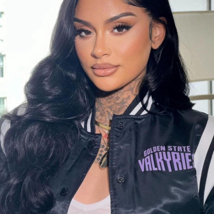 <p>Penyanyi sekaligus penulis lagu Kehlani juga tak bisa menutupi kemarahannya terkait apa yang terjadi di Palestina saat ini. Bahkan, ia menyebut bahwa ini bukan lagi membahas soal politik. "Ini bukan politik. Ini soal kemanusiaan. Jika membebaskan Palestina bukan sikapmu, kamu seharusnya tidak menyalahkan 'politik' kamu harus menganalisis kemanusiaan kamu sendiri," tulisnya, dikutip dari laman <em>Instagram@kehlani.</em> (Foto: Instagram@kehlani)</p>