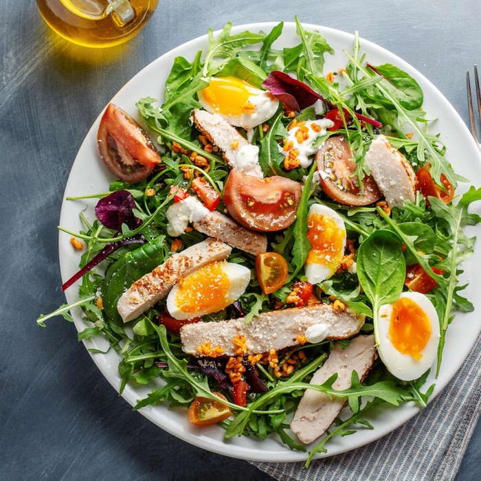 Konsumsi makanan sehat/ Foto: Freepik.com/valeria_aksakova