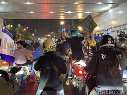 Mau Ikut Sambut Persib di Bandung? Jangan Lupa Bawa Jas Hujan