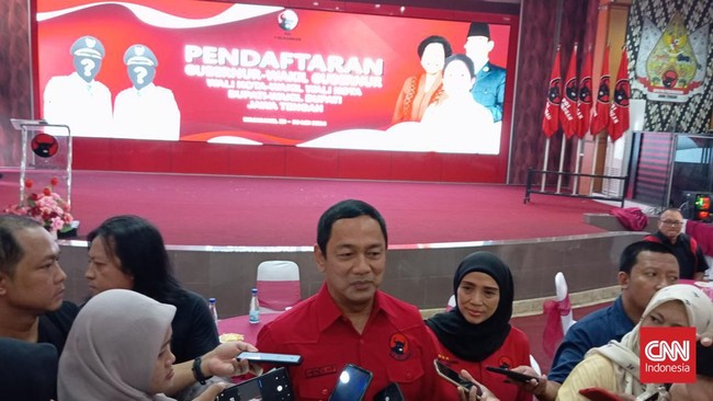 Kepala LKPP Hendrar Prihadi alias Hendi telah menyerahkan berkas pendataran cagub ke DPD PDIP Jateng di Semarang, Kamis (30/5).