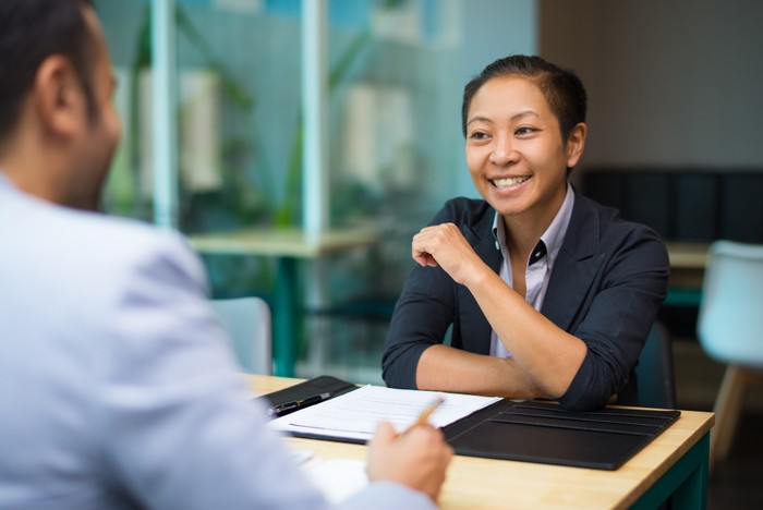 7 Cara Membuat HR Terkesan Saat Wawancara Kerja, Yuk Catat!