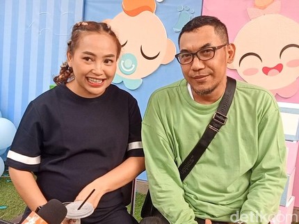 Hamil Bayi Kembar Laki-laki, Mpok Alpa Bingung Malah Jadi Senang Dandan & Tampil Cantik