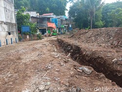 Kena Proyek Normalisasi Ciliwung, Warga Dapat Ganti Rugi Ratusan Juta