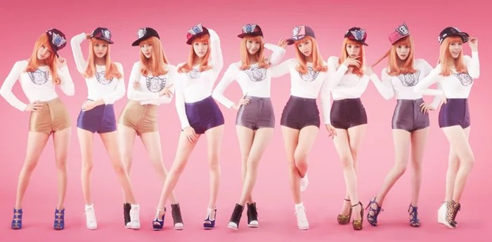 Pada tahun 2013, SNSD atau Girls' Generation melakukan comeback dengan album studio keempat bertajuk 'I Got A Boy.' Dalam salah satu konsepnya, SNSD tampil kembar serempak menggunakan wig oranye, membuat mereka sulit dibedakan./Foto: SM Entertainment