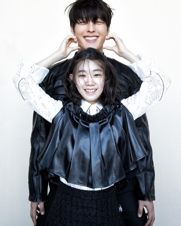 Pasangan ayah dan anak tersebut akan terus menunjukkan chemistry manis serta unik dengan kekuatan super mereka dalam drama 'The Atypical Family' setiap hari Sabtu dan Minggu di Netflix, Beauties./ Foto: instagram.com/dazedkorea