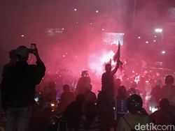 1 Bobotoh Kritis Usai Terjatuh di Flyover Pasupati Saat Konvoi Persib