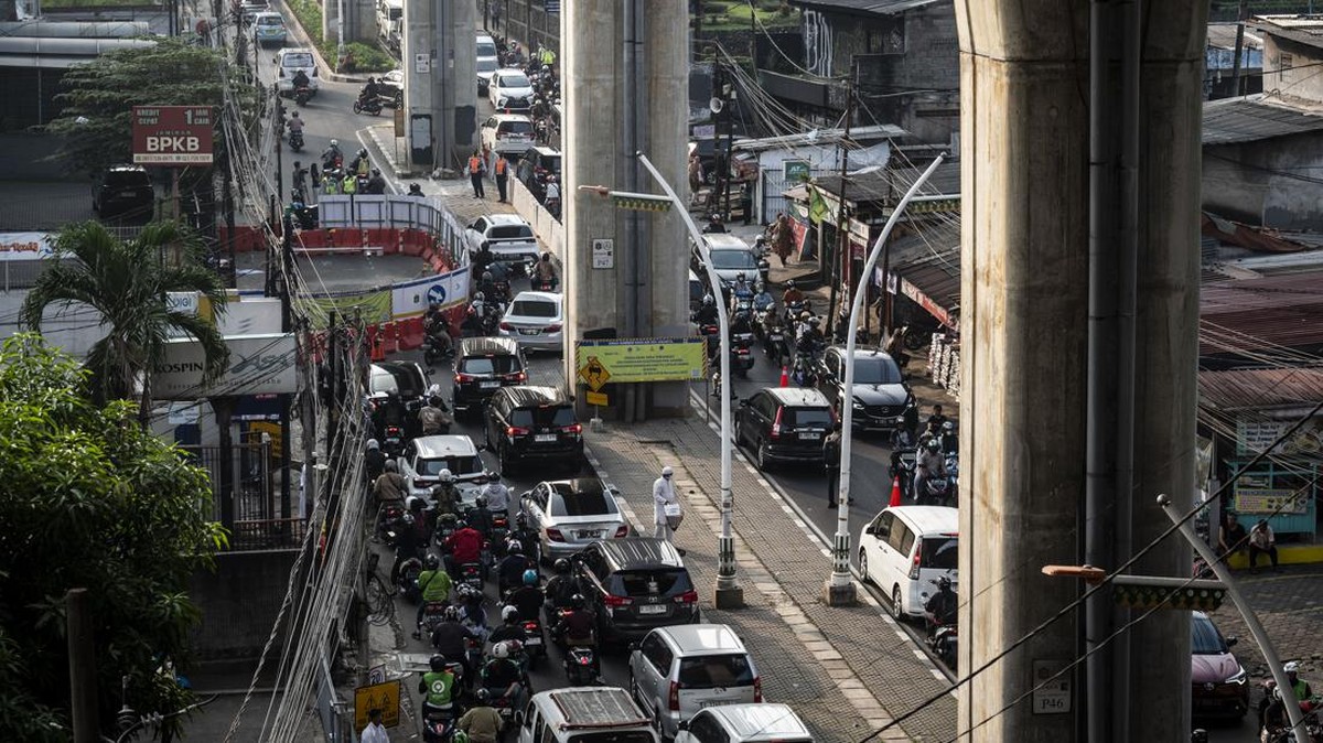 FOTO: Contraflow di Jalan Ciledug Raya Jaksel Imbas Galian SDA DKI