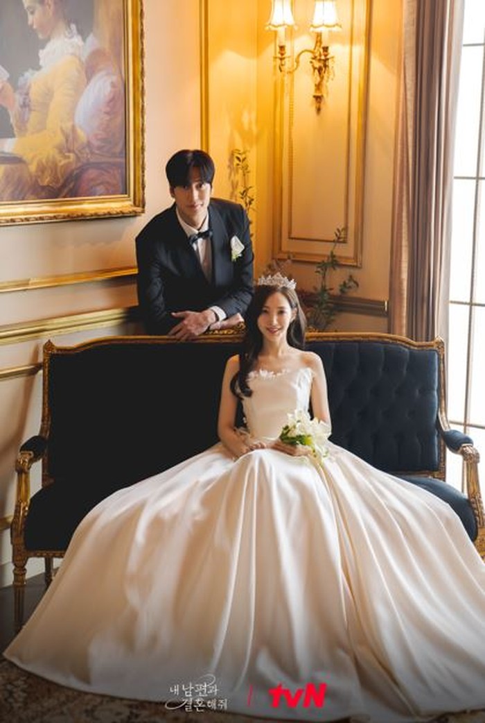 Sebagai pembuka tahun 2024, Na In Woo dan Park Min Young disandingkan sebagai pasangan pertama tvN yang berakhir hidup bahagia, meski dihadapkan banyak rintangan/ Foto: soompi.com