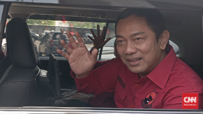 Politikus PDIP Hendrar Prihadi merespons adanya wacana nan menyebut dirinya bakal dipasangkan dengan Anies Baswedan pada Pilgub Jakarta 2024.