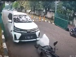 Mobil Tabrak Pemotor hingga Tewas di Jakut, Pengemudinya Lansia