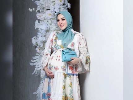 5 Potret Syahrini Jalani Kehamilan Pertama di Singapura