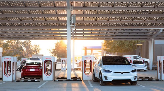Kabel cas mobil listrik di Tesla Supercharger di Amerika Serikat diincar maling untuk mengambil material tembaga.