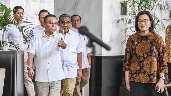 Ketua Harian Partai Gerindra Sufmi Dasco Ahmad mengungkap argumen Tim Transisi Prabowo Subianto dan Gibran hanya diisi kader Gerindra.