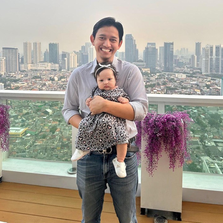 <p>Banyak netizen yang memuji kecantikan Launa nih, Bunda. Tidak sedikit yang mengatakan Launa memiliki pipi yang tembam nan menggemaskan. (Foto: Instagram: @sabrinaanggraini)</p>
