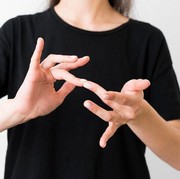 3 Rekomendasi Tempat Belajar Bahasa Isyarat