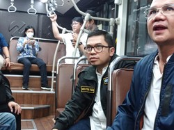 JakLingko Diduga Ugal-ugalan Buat Siswi Jatuh, TransJakarta Buka Suara