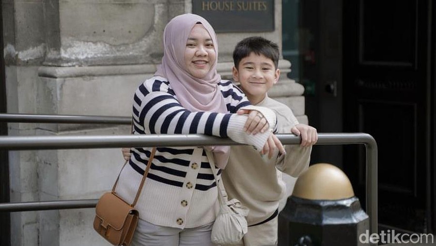 Keseruan Mba Lala, Pengasuh Rafathar Saat Makan Bareng Raffi dan Nagita Keseruan Mba Lala, Pengasuh Rafathar Saat Makan Bareng Raffi dan Nagita