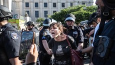 Massa Pro-Palestina di Museum Brooklyn Bentrok dengan Polisi