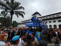 Tiba di Gedung Sate, Persib Disambut Lagu We Will Stand Behind You