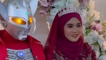 Kisah di Balik Pengantin Pria Pakai Kostum Ultraman, Ternyata...