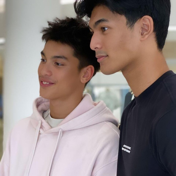 <p>Tak hanya Diah, Maudy juga membagikan potret kebersamaan Eddy dan Marco lho. Perempuan 39 tahun ini mengunggah foto tampak samping putranya dan Marco yang sama-sama berparas tampan. "Bro..." tulis Maudy. (Foto: Instagram @maudykoesnaedi)</p>