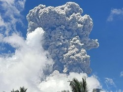 Gunung Ibu Halmahera Barat Kembali Erupsi, Ketinggian Letusan 7.000 Meter
