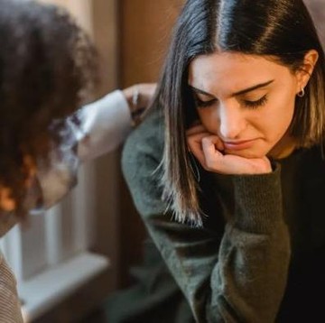 Jadi Support System Positif, Simak Tips Ngobrol dengan Teman yang Jadi Mengalami Sexual Abuse