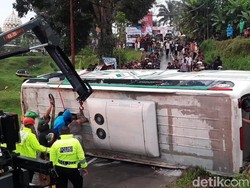 Bus Rombongan Warga Sleman Melorot dan Terguling, Sopir Telat Ganti Gigi